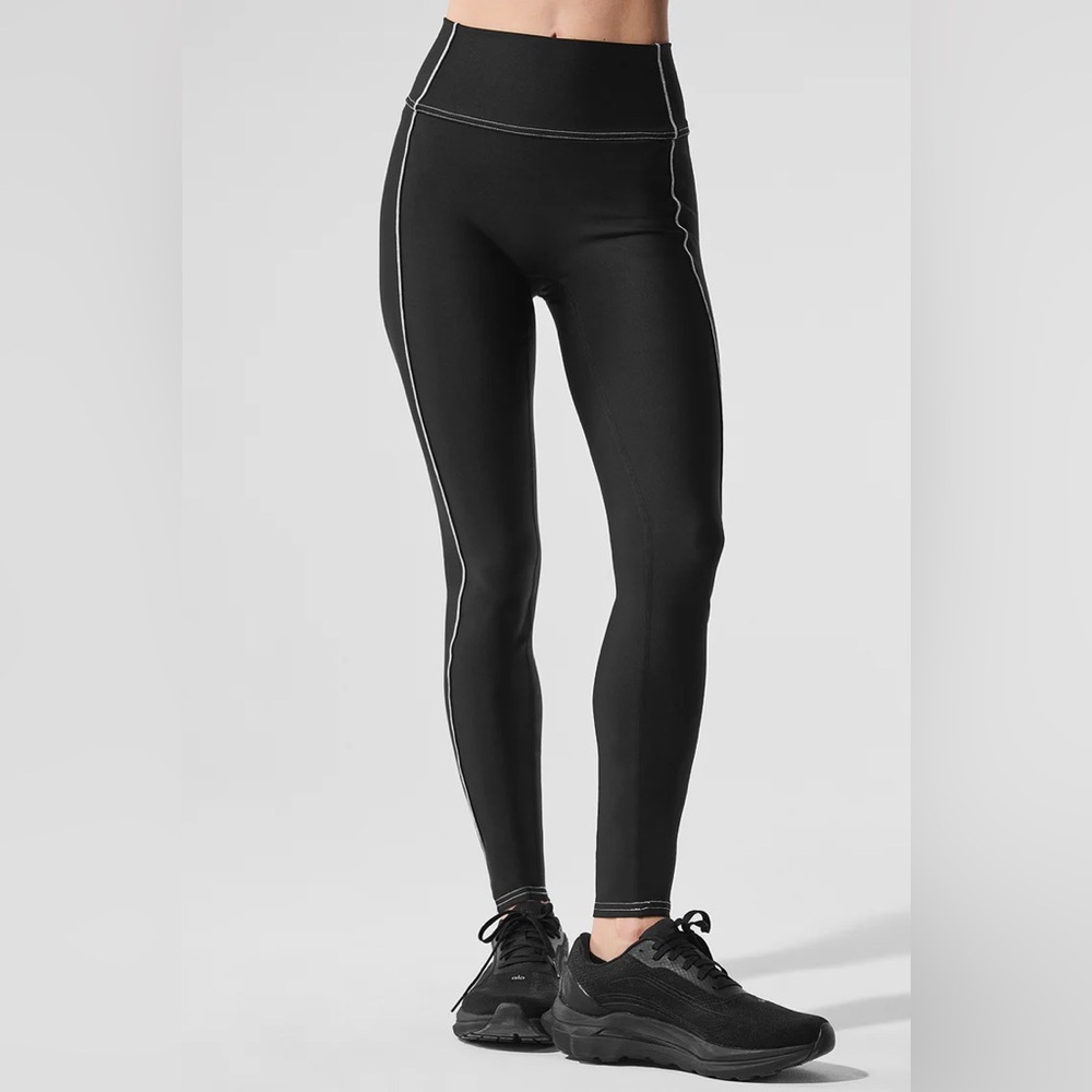 ALO Yoga black/white leggings 

Size XS